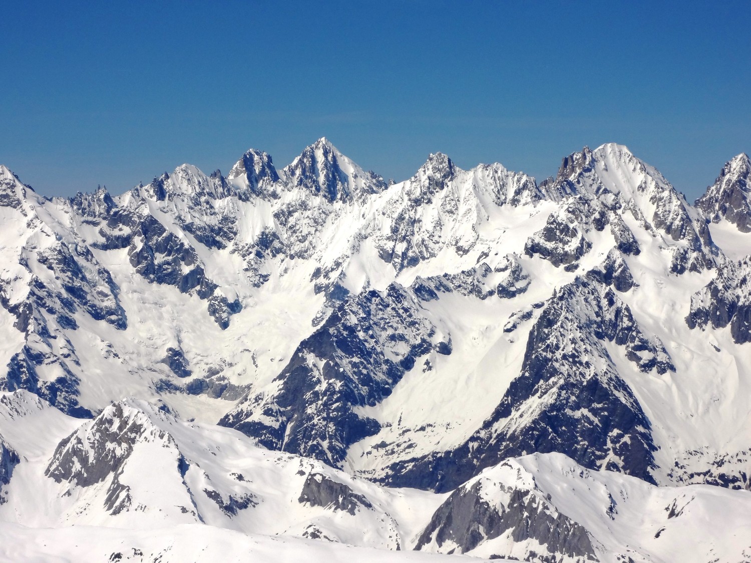 2-3 collines au loin