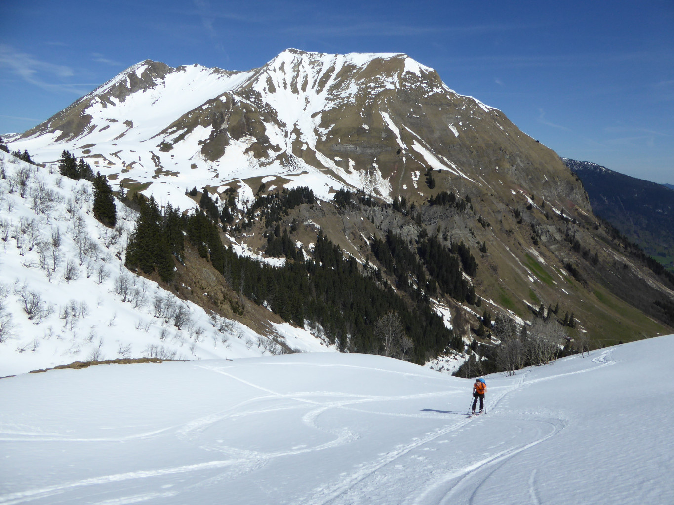 Devant la Croix d'Almet