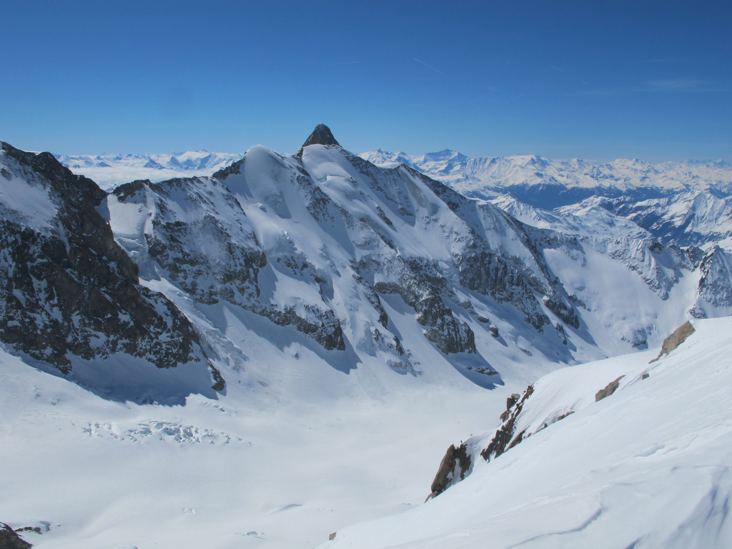 Aiguille des Glaciers parmis d'autres.