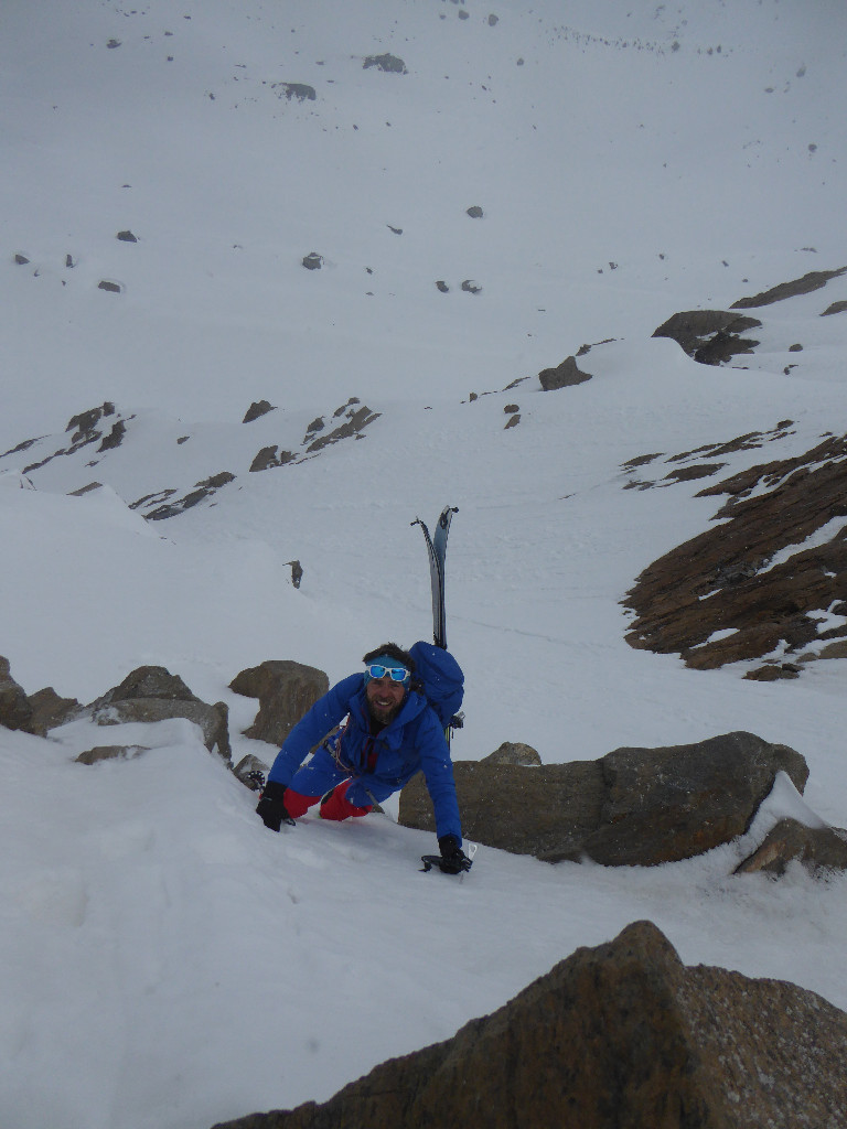 Andrea salendo al passo di Corna Rossa