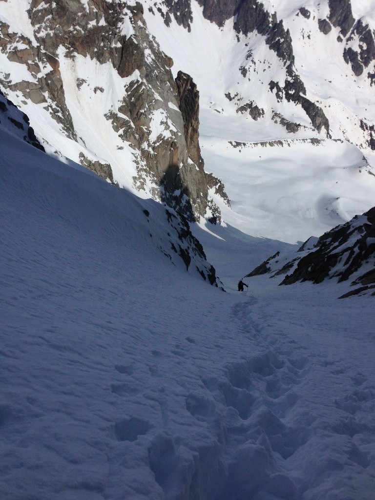 La partie plus étroite de la sortie gauche (vue d'en haut)