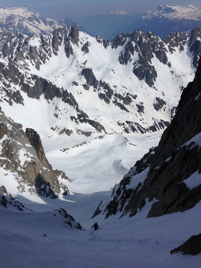 La partie plus étroite de la sortie gauche (vue d'en haut)