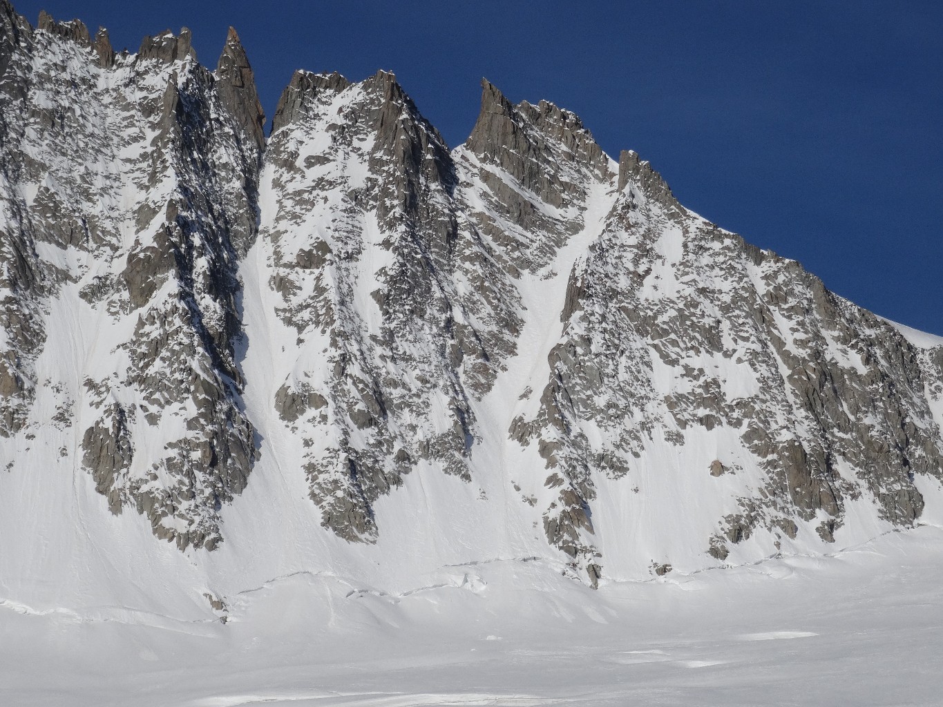 deux personnes a l'attaque du couloir Chevalier