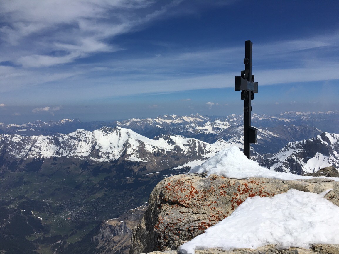 La Pare 2540m et ses camarades vus depuis le Sommet des Diablerets