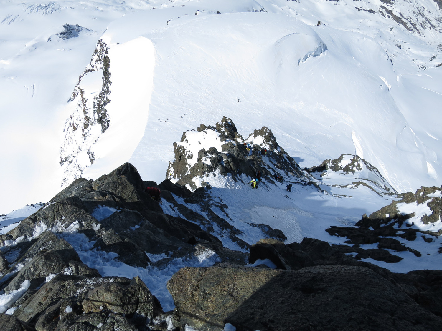 Du monde sur l'arête