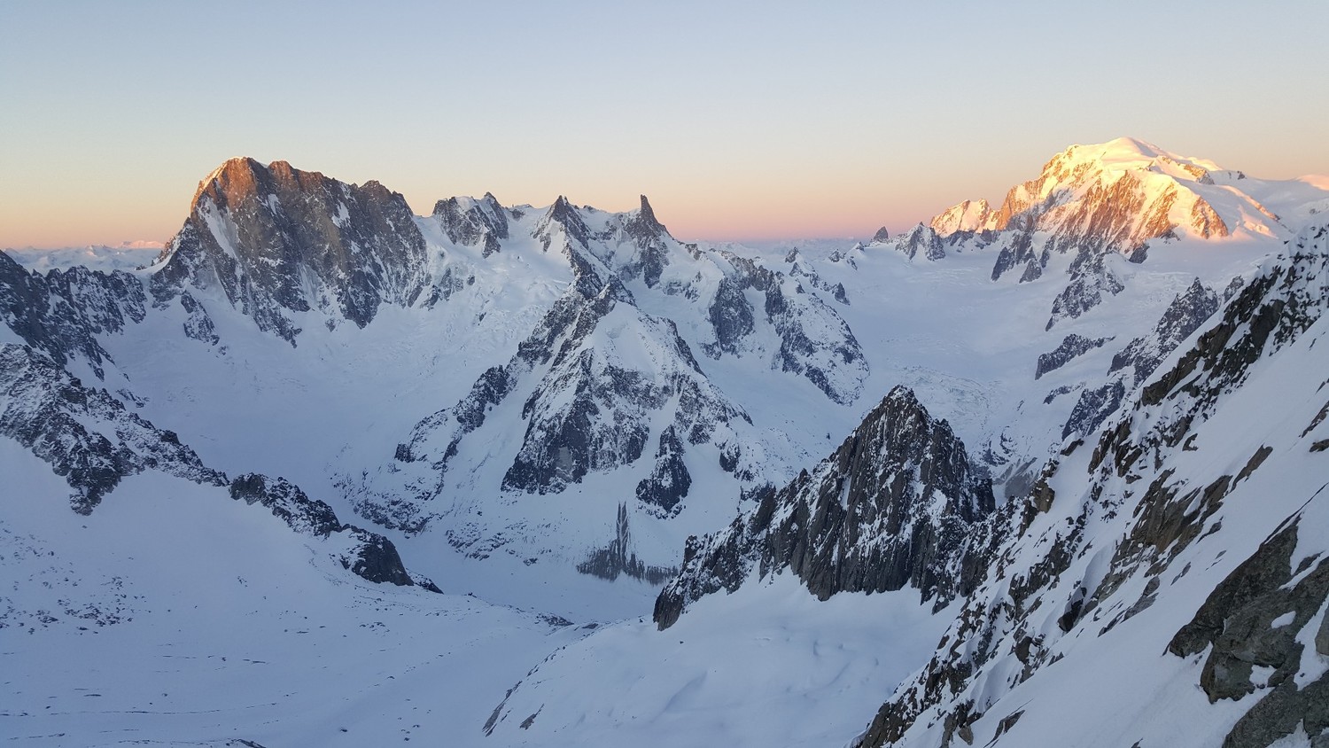 le soleil se lève
