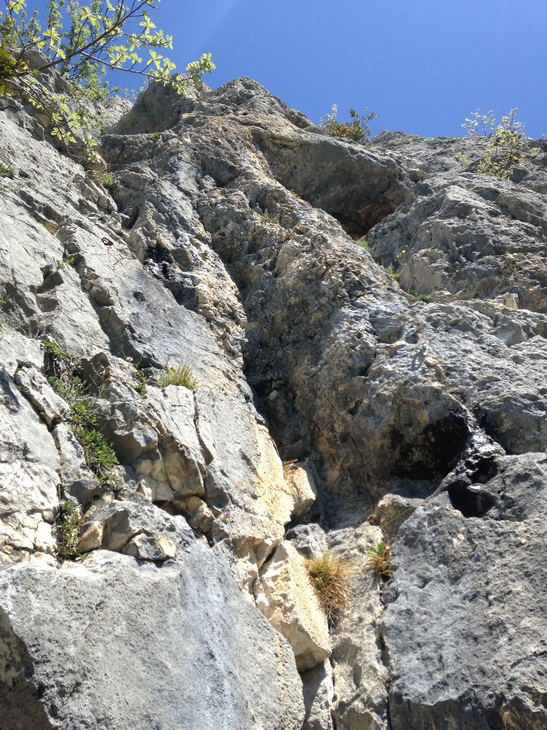 Départ de la dernière longueur, partir sur la droite (5C)