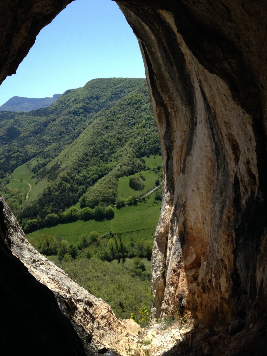 Sortie de la grotte dans la falaise, premier rappel