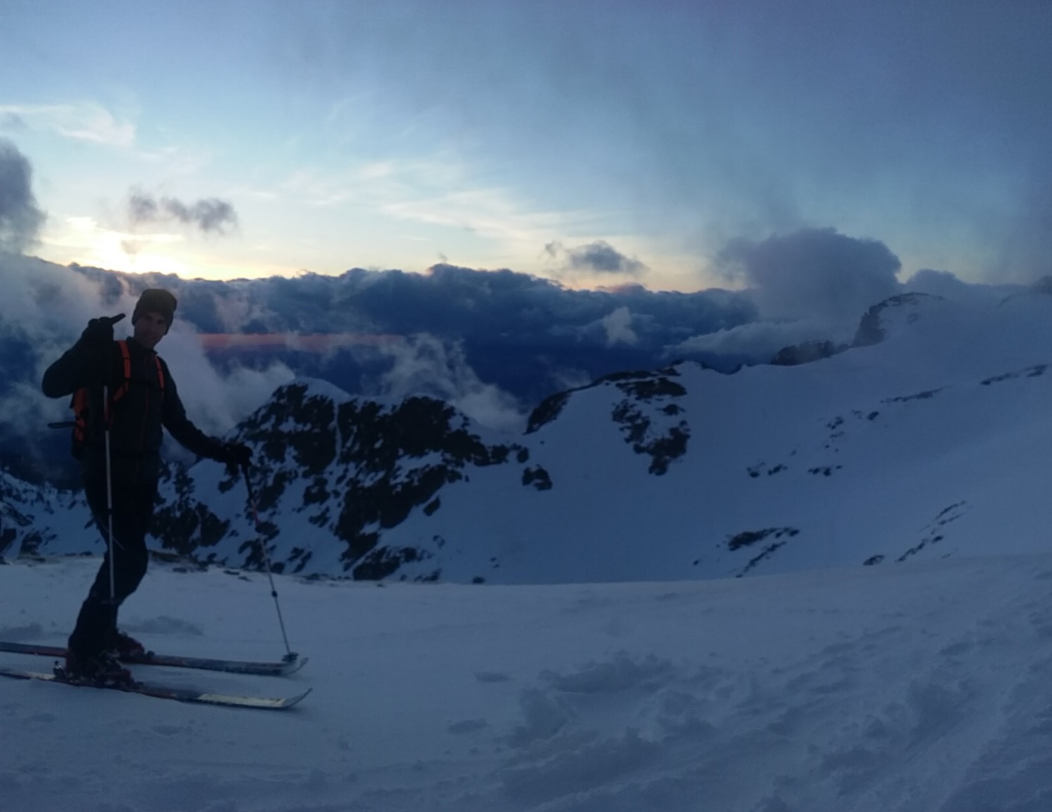 départ du sommet au coucher de soleil