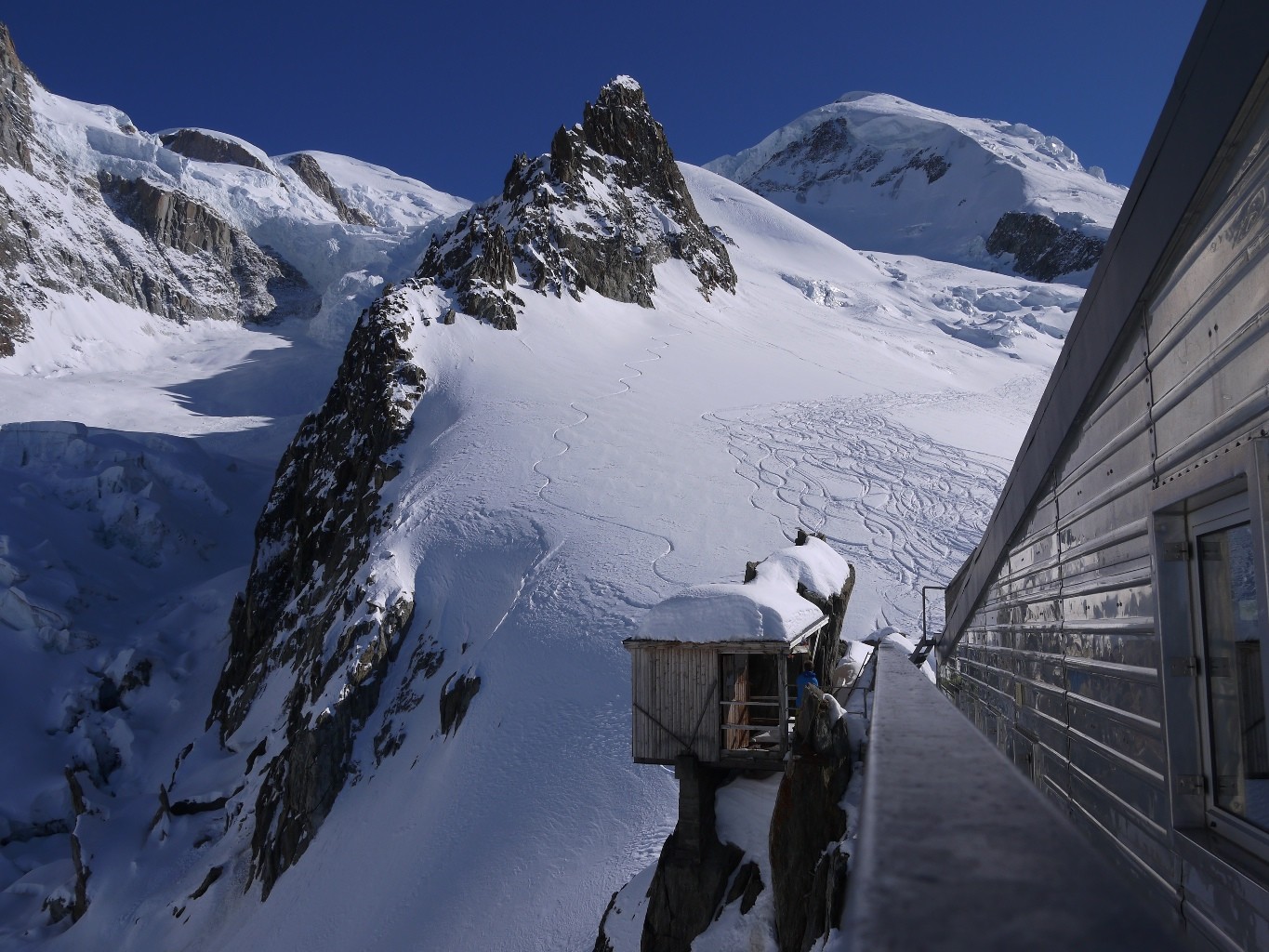 Pic Wilson, arete du dome à droite et MB à gauche
