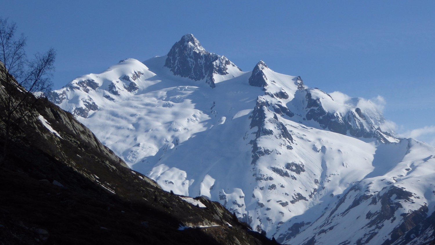 Aiguille des Glaciers depuis la endroit où on a laisser la voiture!