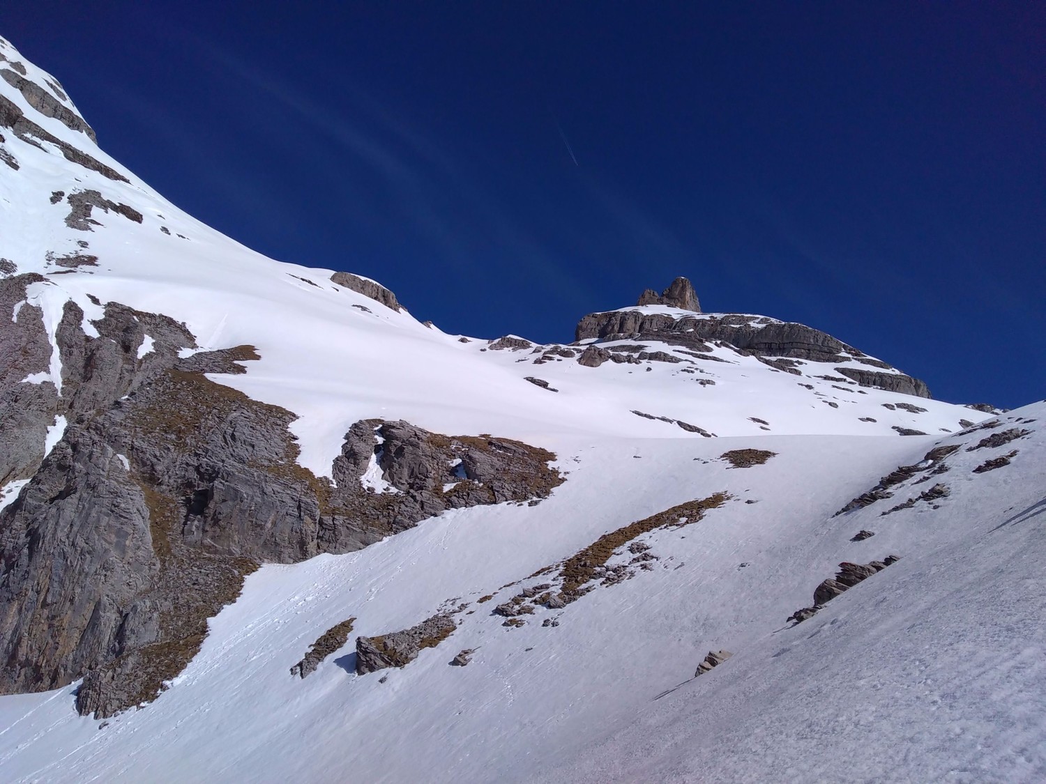 La neige est encore dure vers 10h00