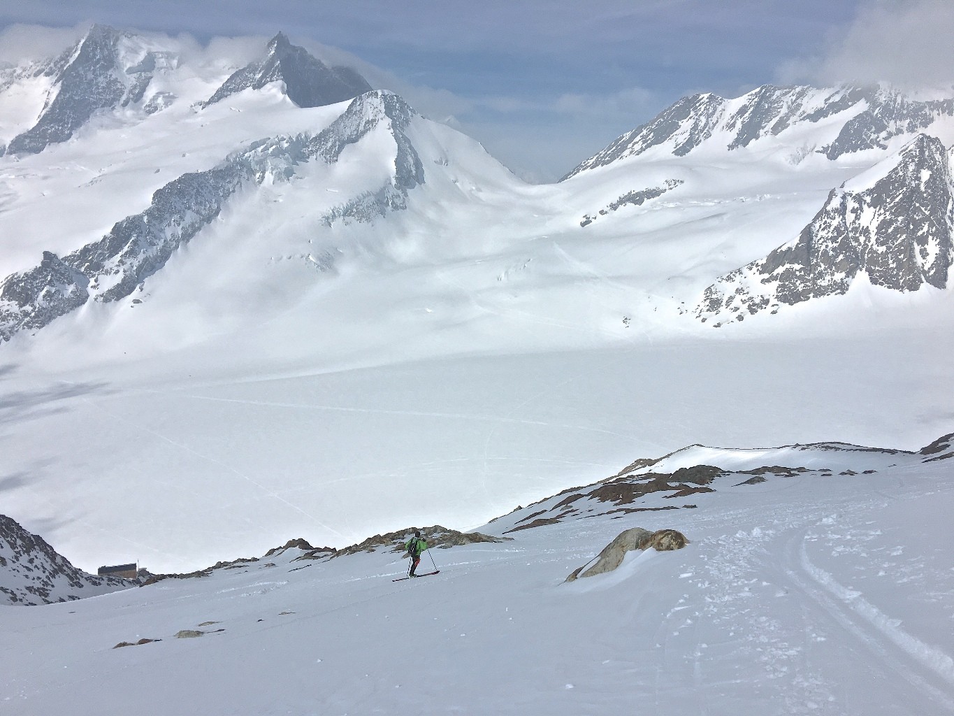 Dans le descente avec neige du jour
