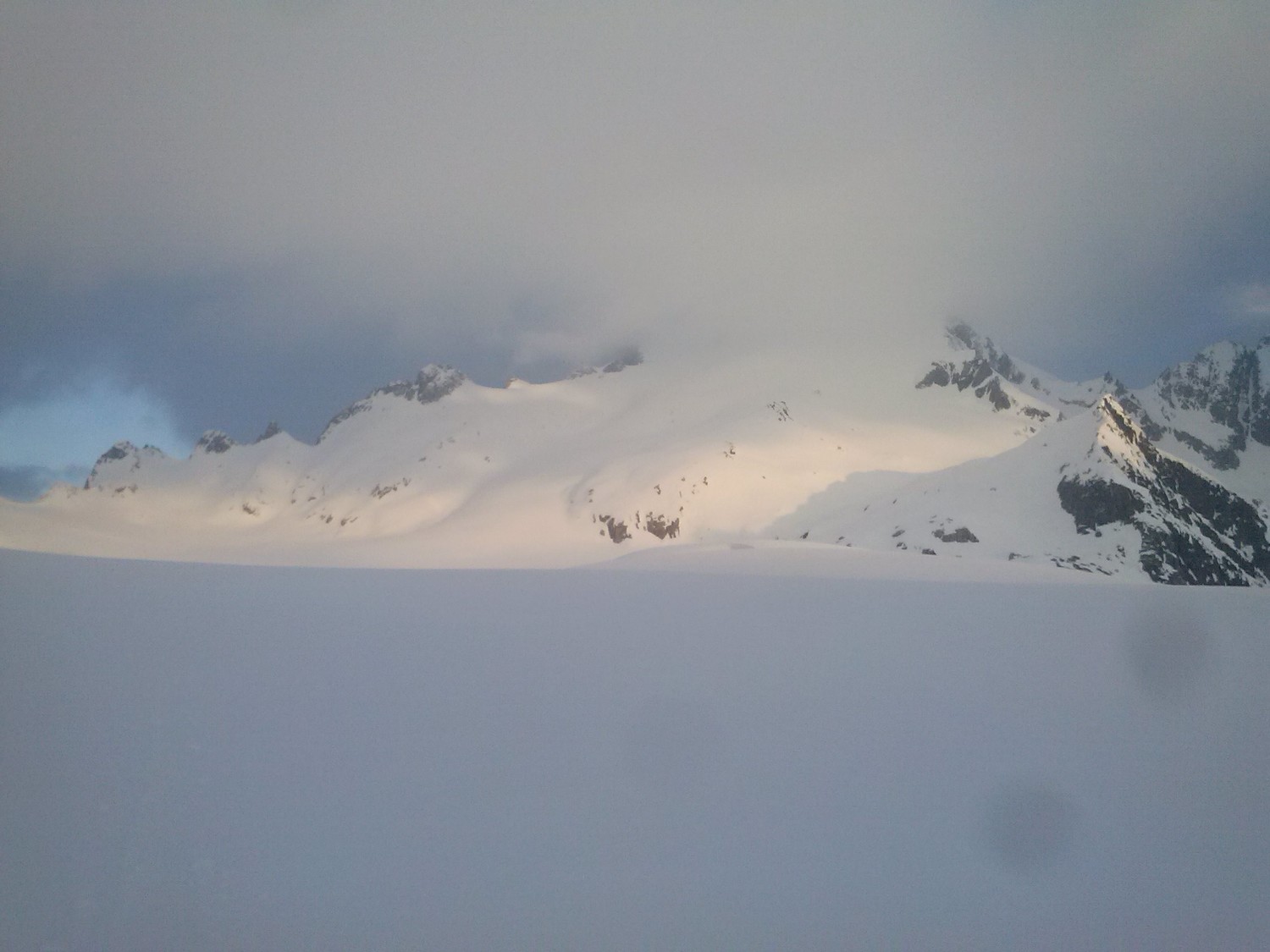 Oberalpstock encore dans les nuages