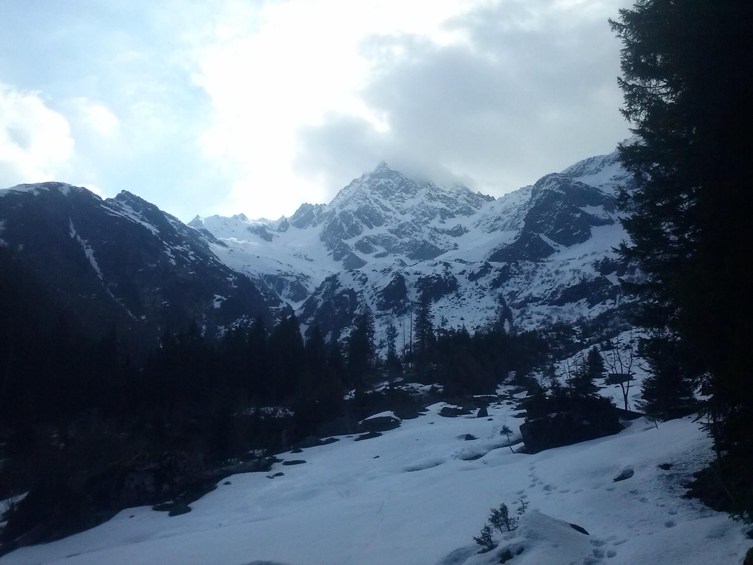 Vue sur le sommet, presque 1800 m plus haut !