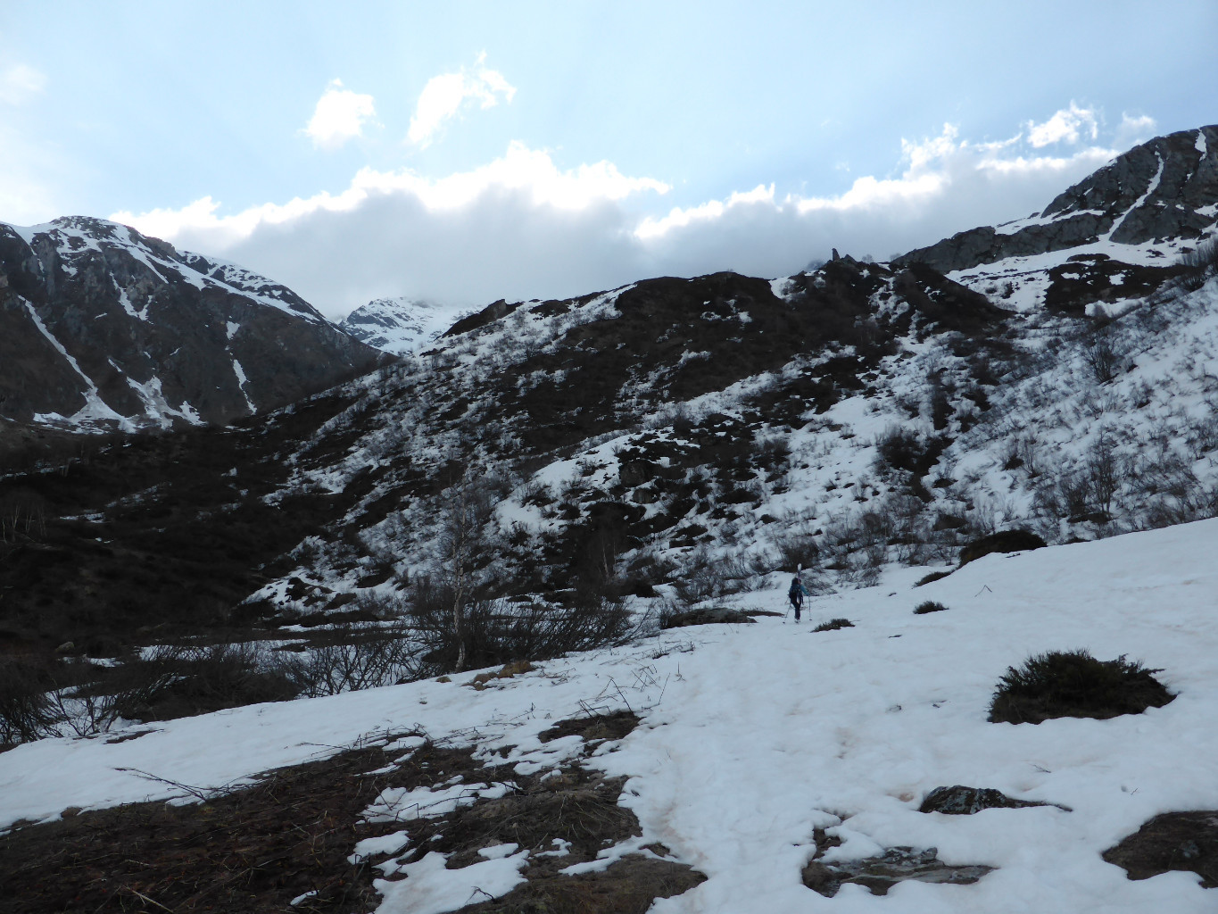 En suivant plus ou moins le sentier du refuge de la Valette