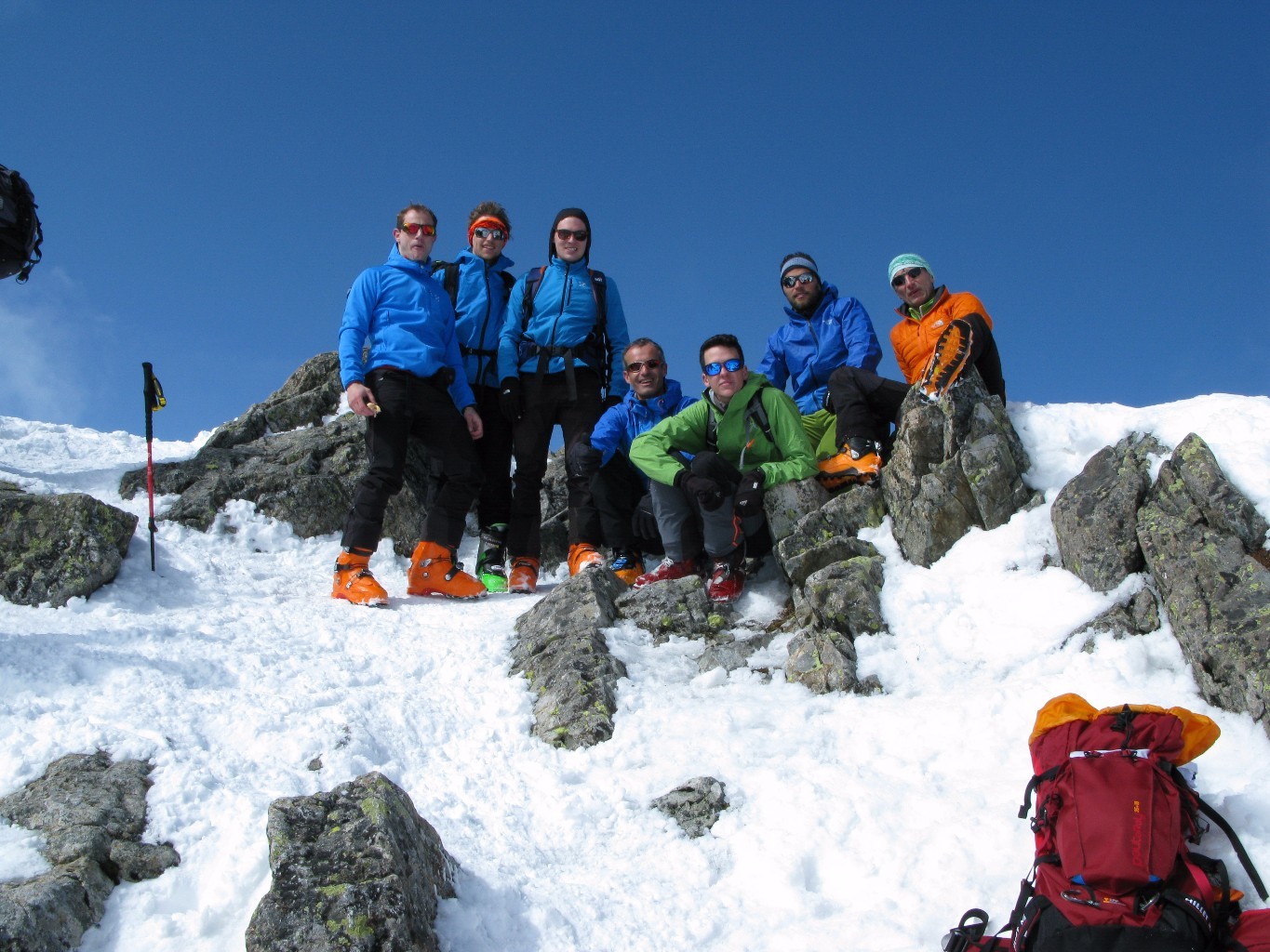 alcuni allievi alle roccette sotto la vetta