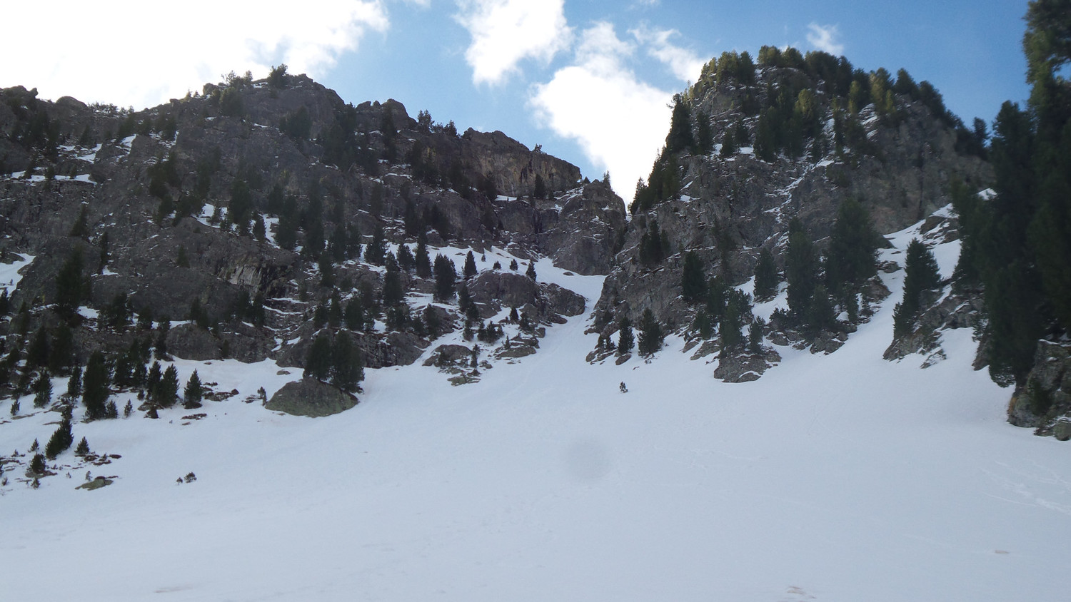 L'attaque du couloir N de la pointe 2230m de la crête des Perlets