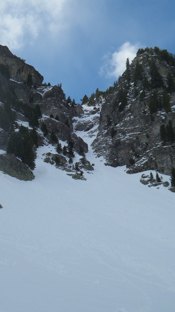 Le couloir N du sommet 2230m de la crête des Perlets