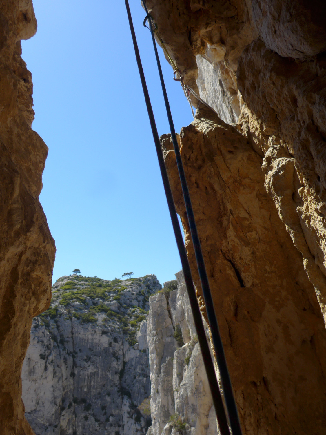 Dans la grotte-cathédrâle...avec la cloche qui surplombe au-dessus !