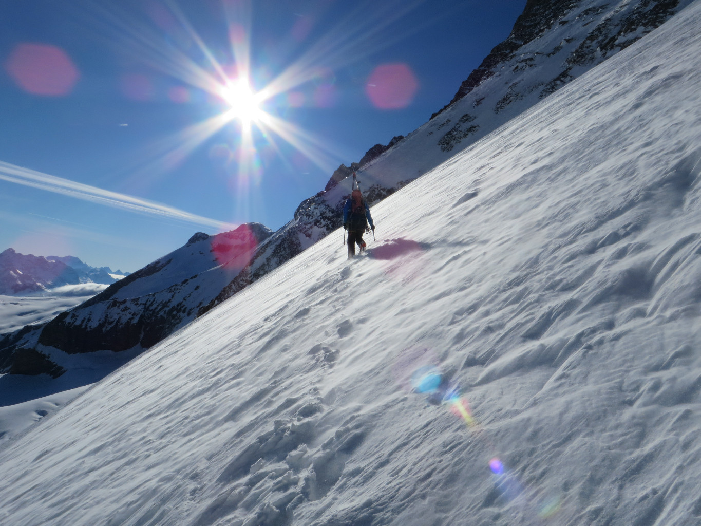 La traversée sous les séracs pour rejoindre l'axe du couloir des Italiens
