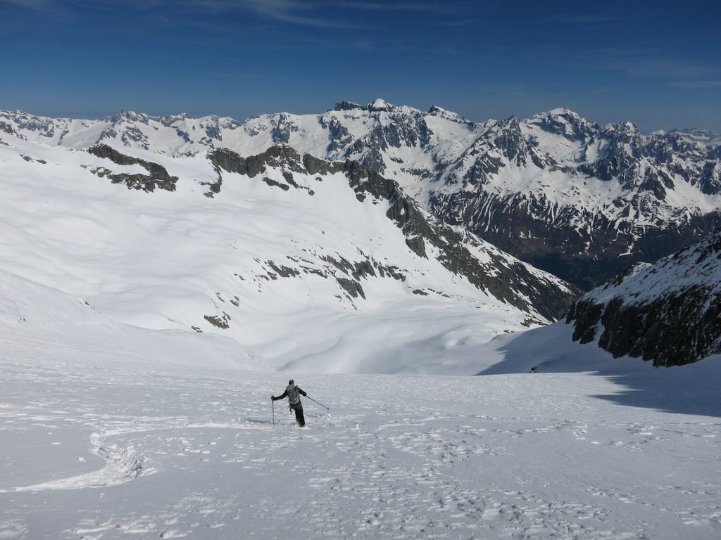 Descente sur le Kartigelfirn