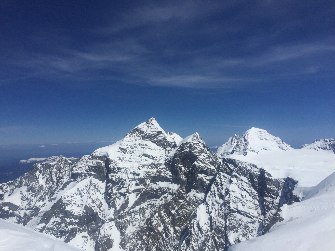 Jolie vue sur l'arête terminale de la Jungfrau que nous ferons demain!