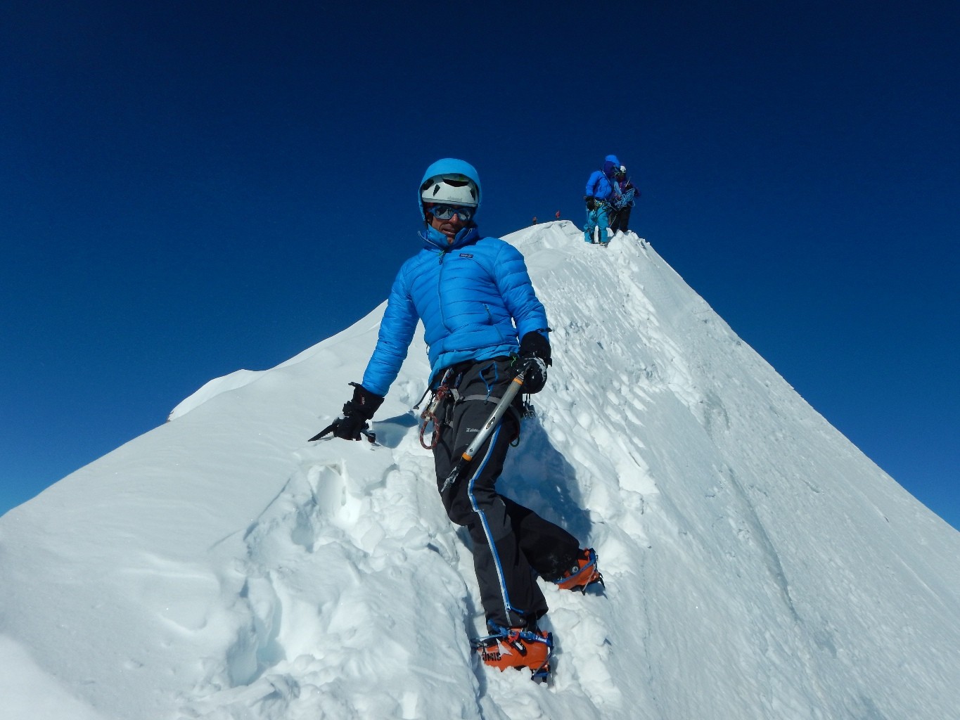 à la descente de l'ar^te