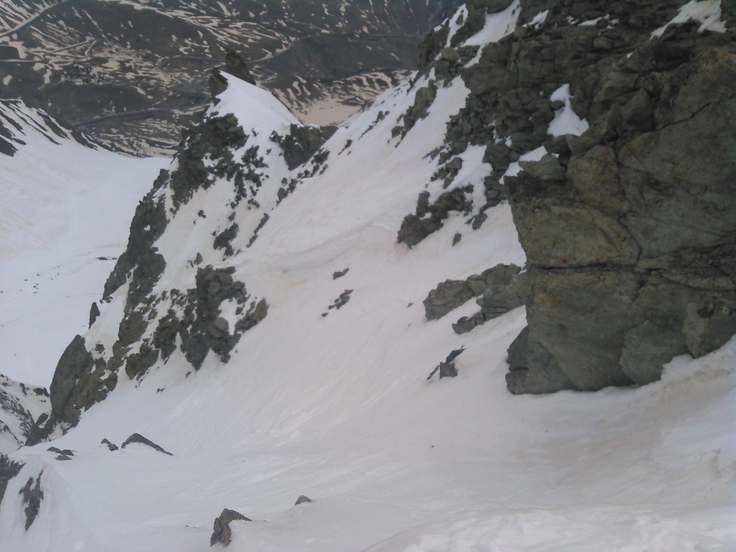 Sous le passage en mauvaise neige