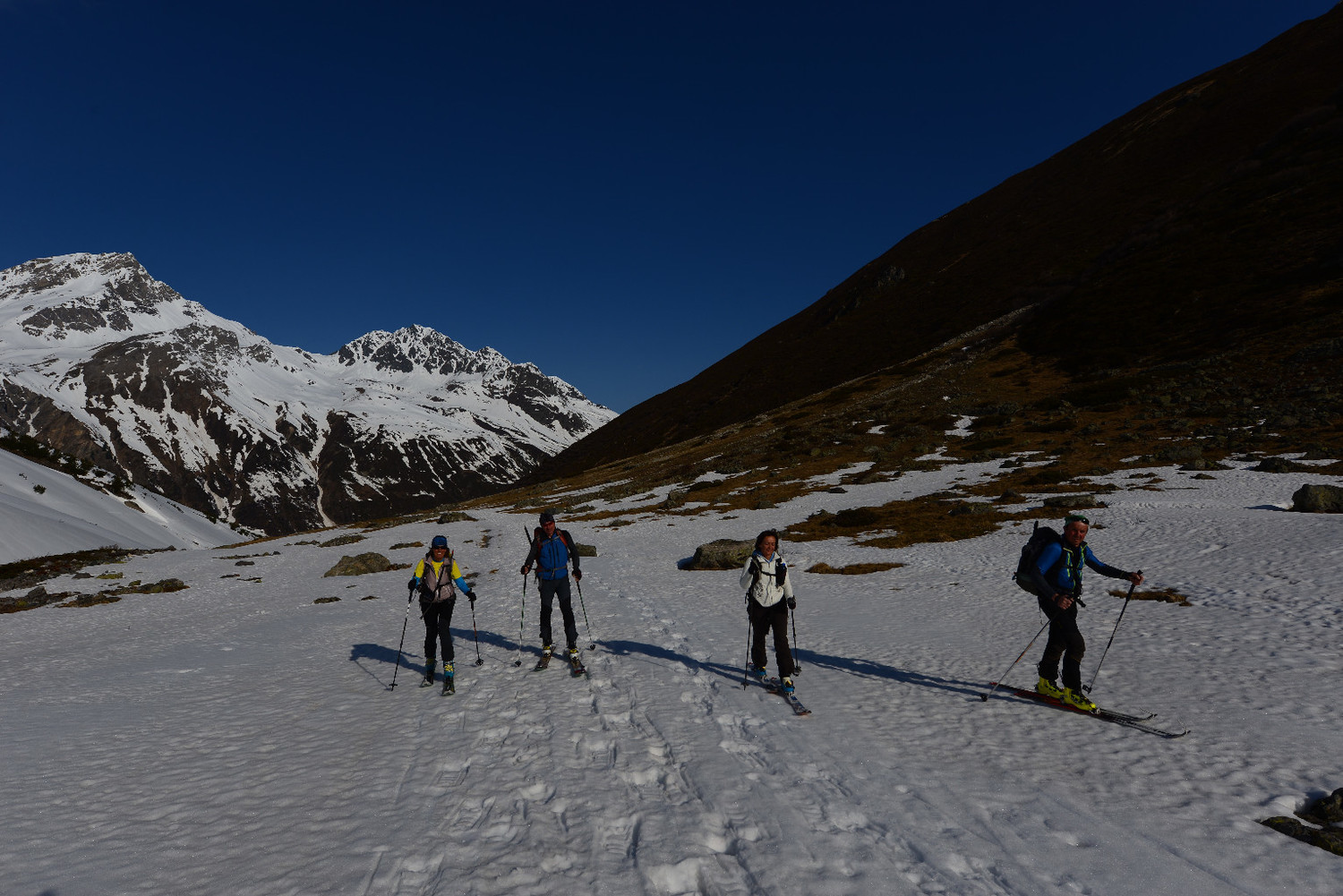 i soci di gita durante la salita nella Chüealptal