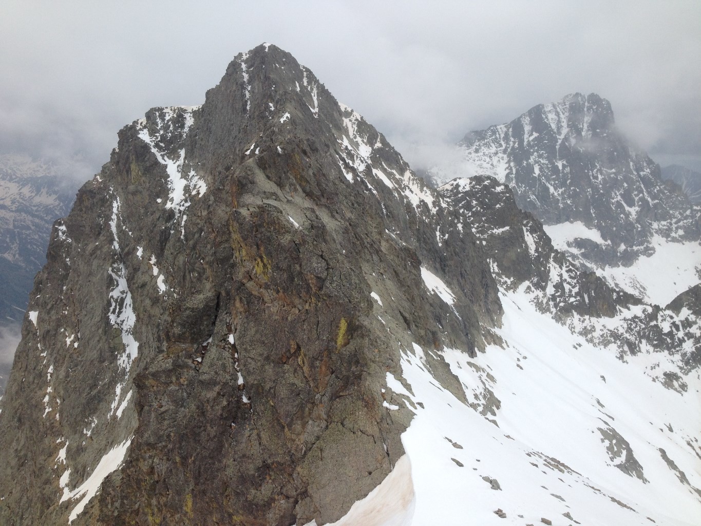 Mont Colomb (2816m) et Mont Ponset (2828m) vus de la Brèche Cabret