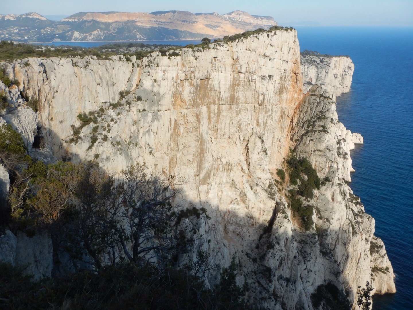 Vue de la face depuis le plateau
