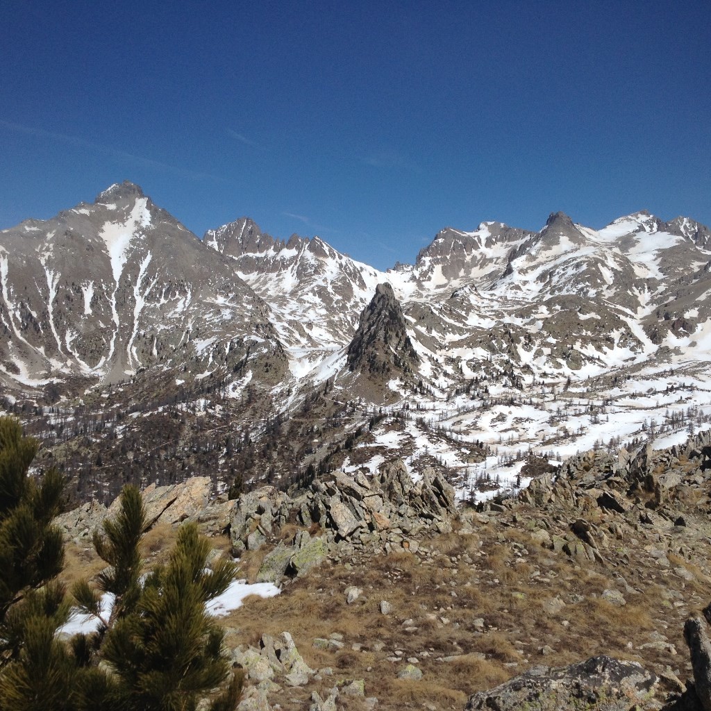 De gauche à droite : Pointe Giegn (2888m),Caire de Préfouns (2835m),Tete des Tablasses (2855m) et Tete Sud des Bresses (2824m)