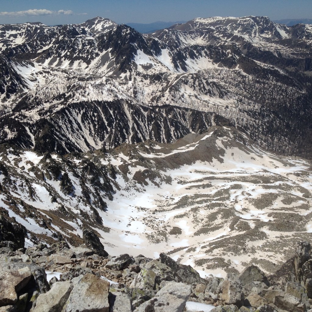 vue arrière sur l'itinéraire pris à la montée, du sommet