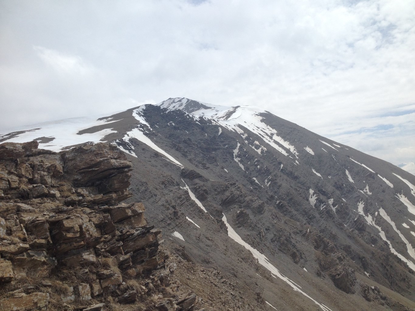 Le Sommet , vu du col de la pare