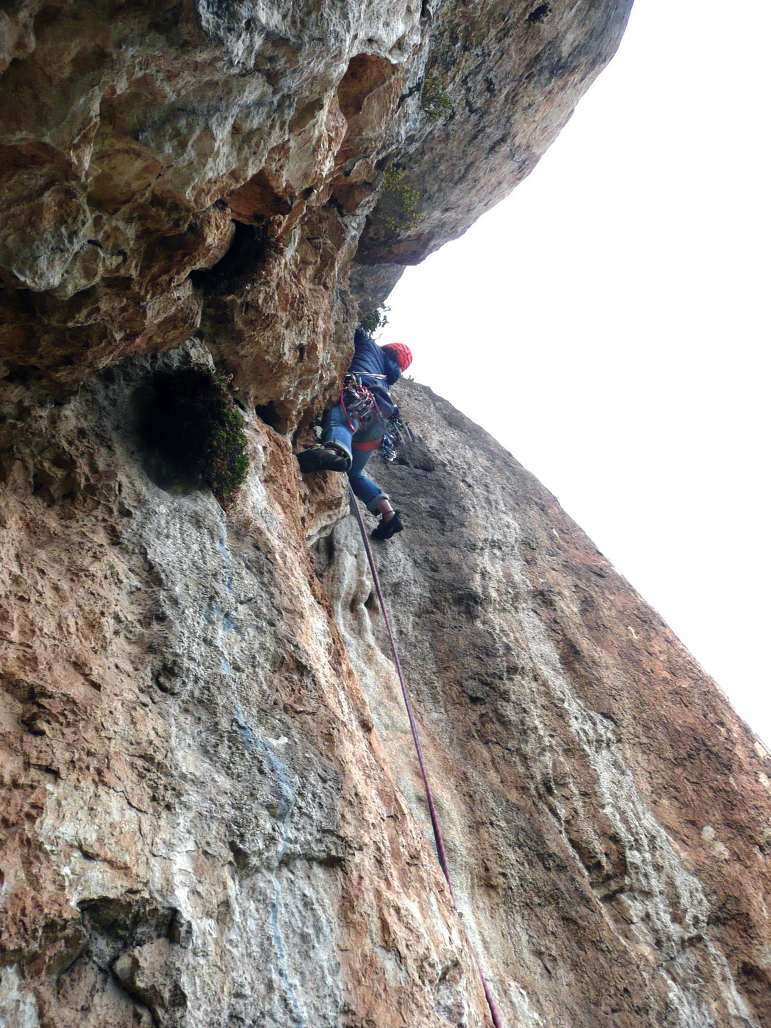 Ingrid dans le beau dièdre menant à la rampe (L5)