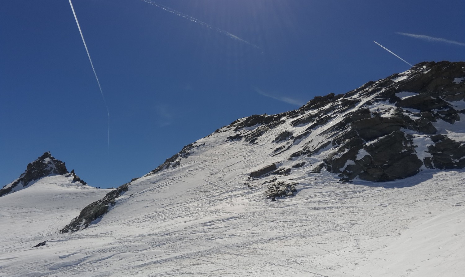 Ca passe en mixte à droite poru éviter la neige pas stabilisée