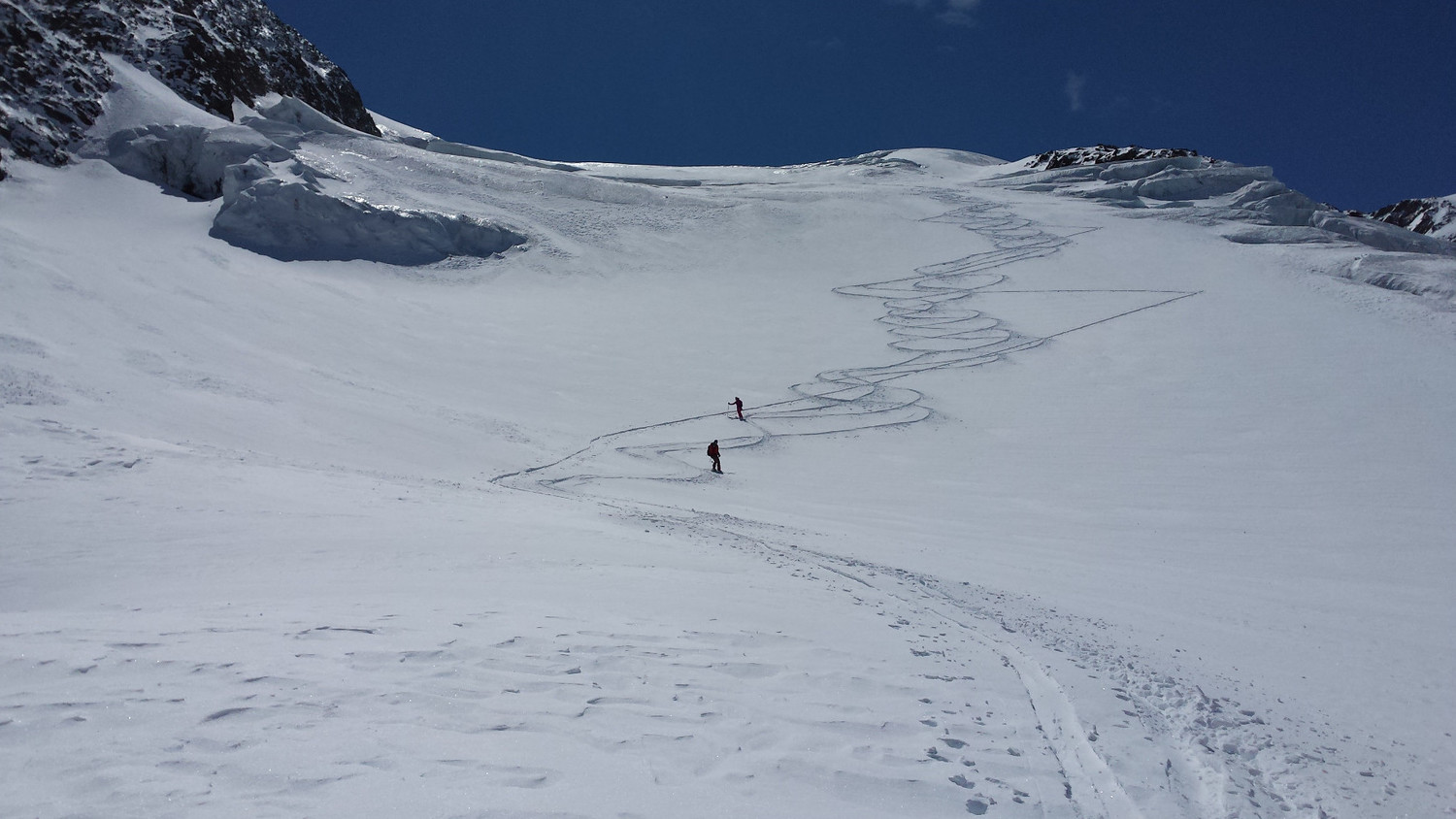 traces larges car neige un peu cartounette