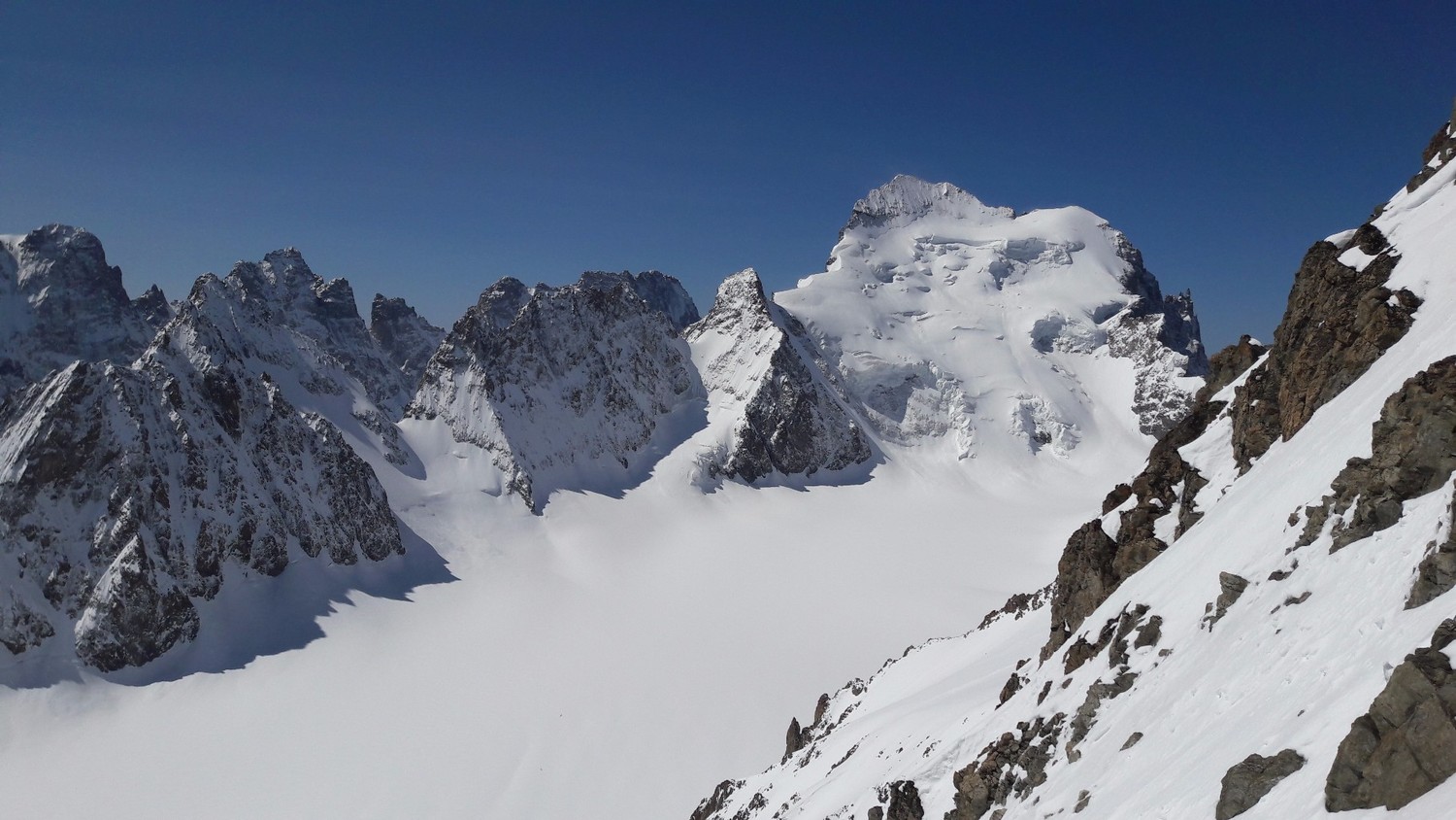 Barre des Ecrins et glacier Blanc vus de Roche Paillon