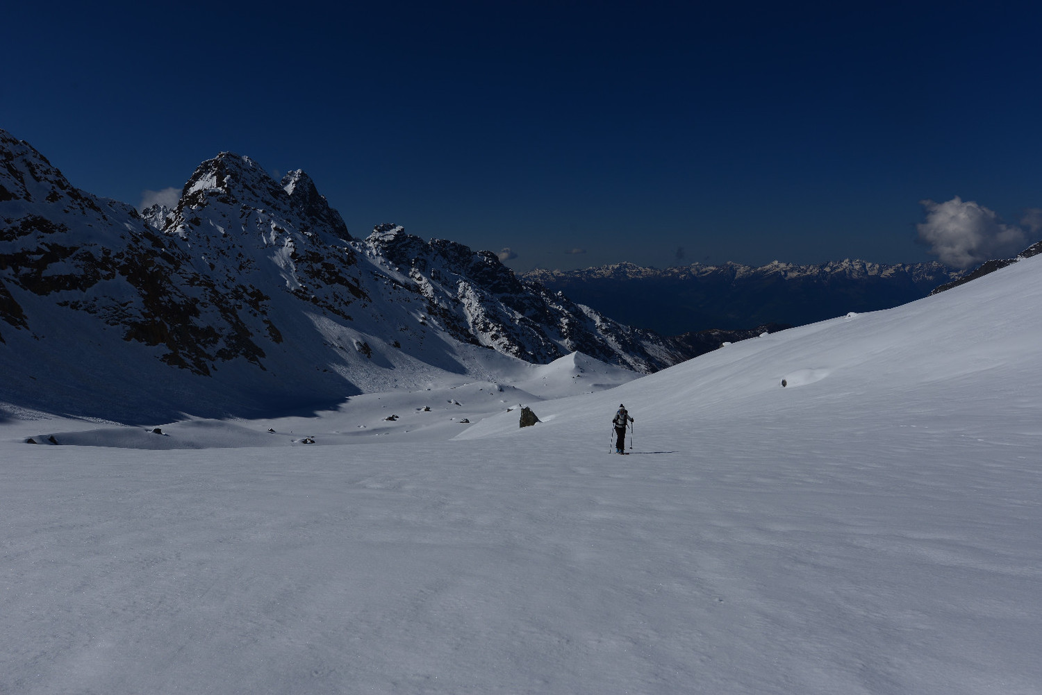 dal ghiacciaio di Predarossa, vista sui Corni Bruciati
