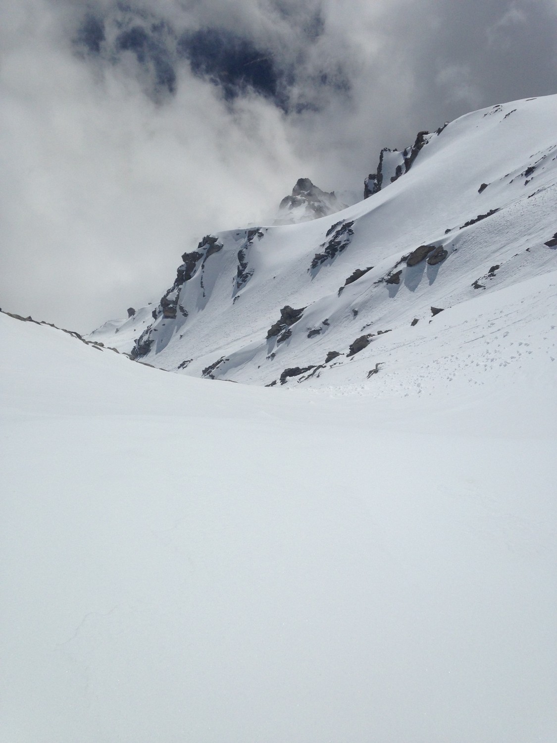 Entrée du couloir ENE vu depuis le sommet du Cheval Noir