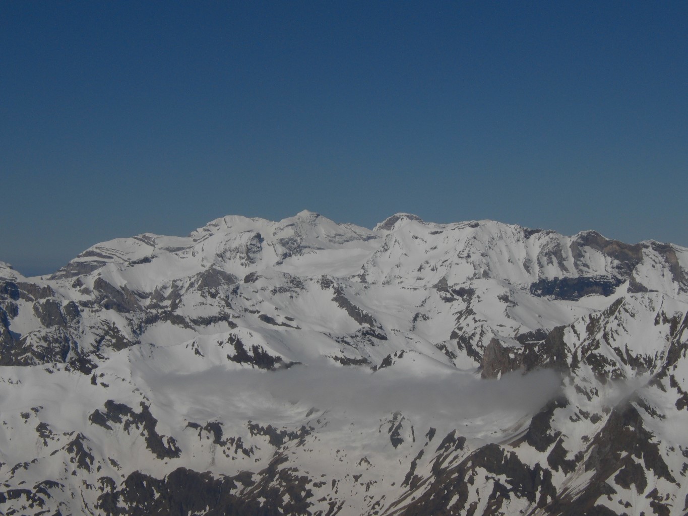 Mont Perdu, très enneigé.