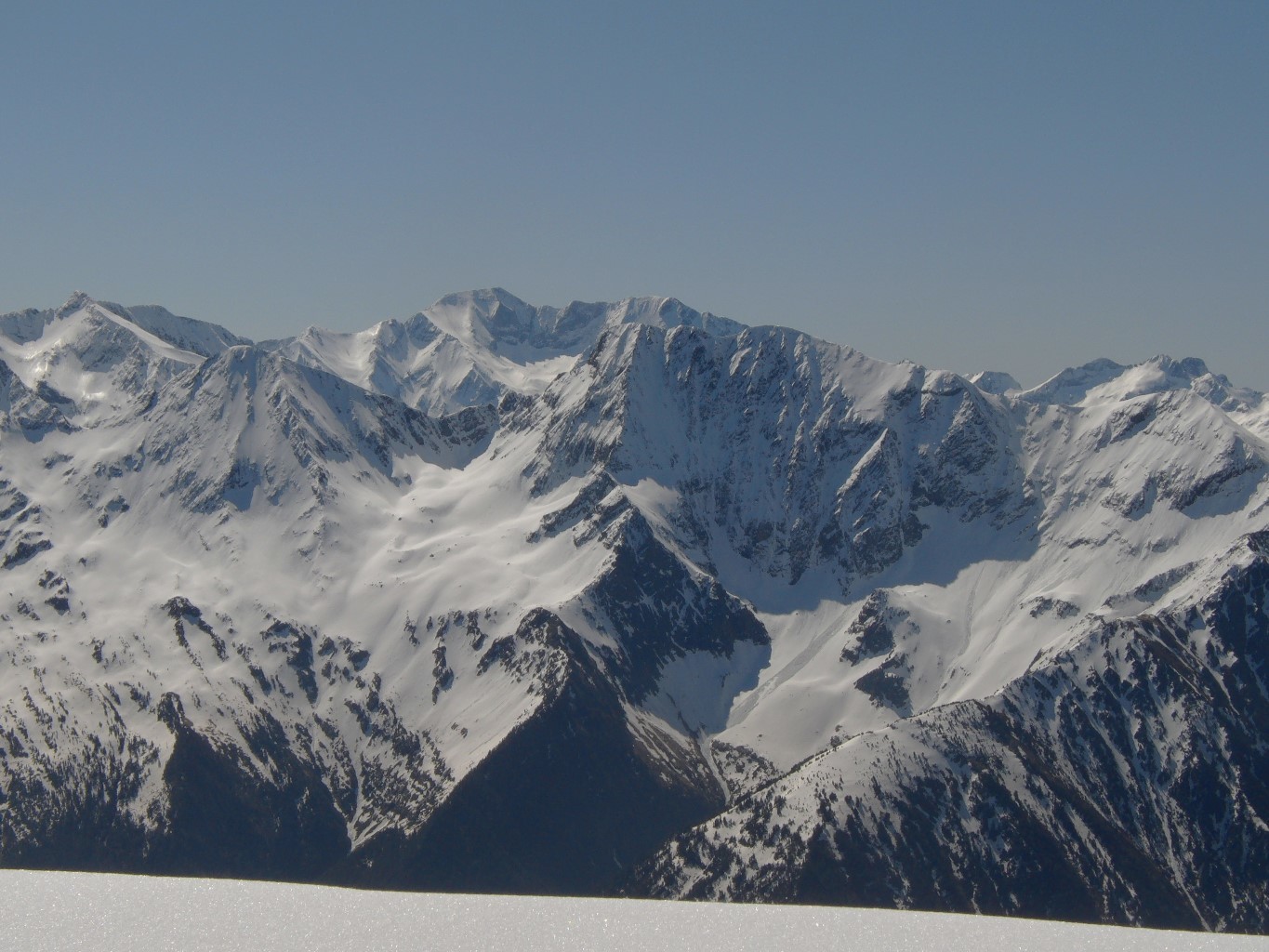 Les majestueux Posets et le Batoua, également bien blancs.