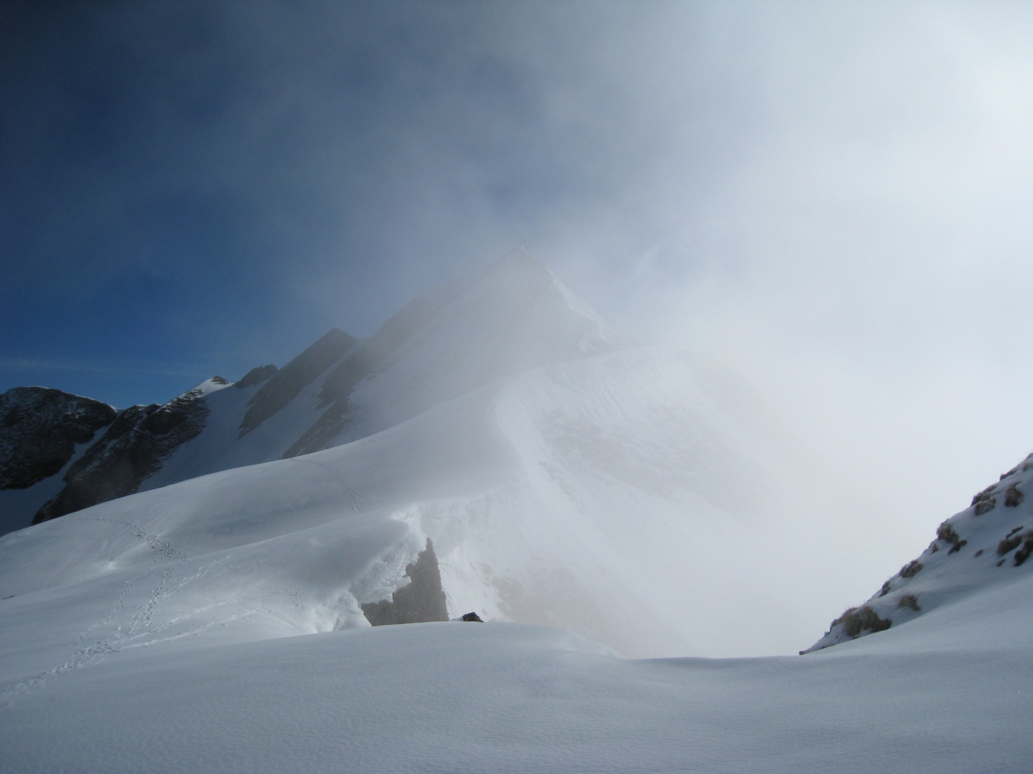 le brouillard enveloppe les crêtes- Trou de la Mouche