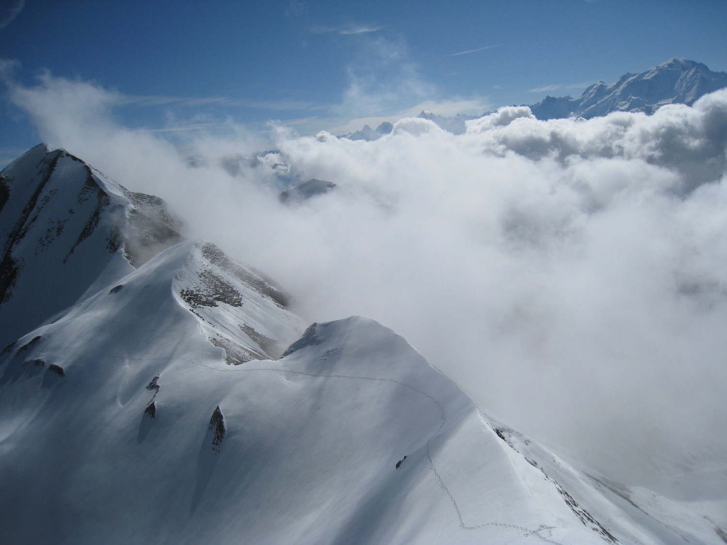 sur la ligne des crête-brouillard dans la vallée de l'Arve- Mt Blanc- Trou de la Mouche