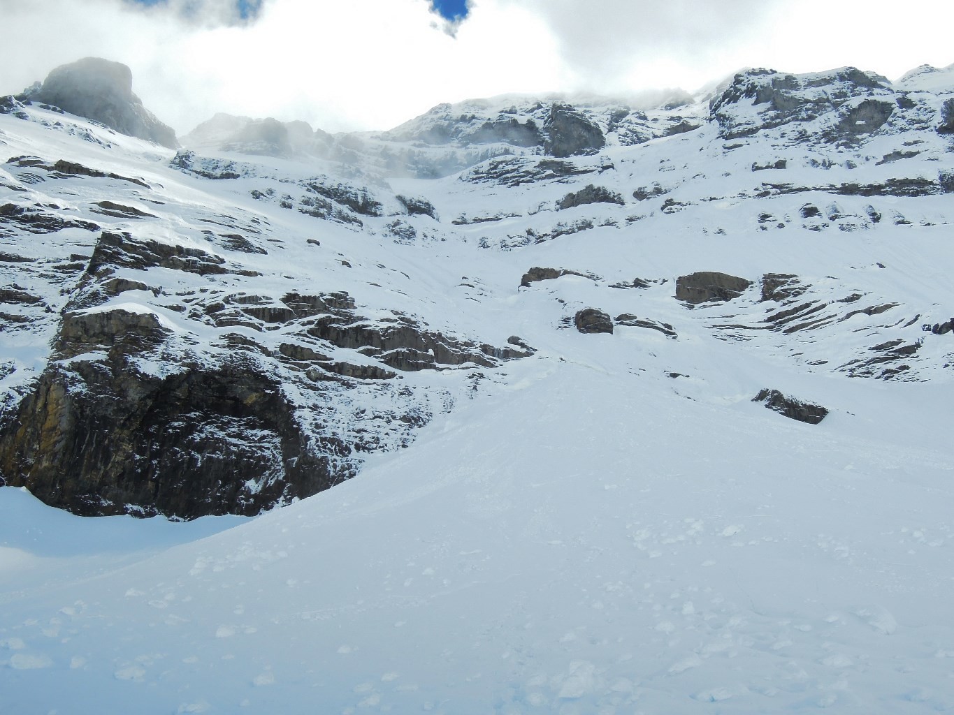 Vers 2500m. au pied du versant N du Grand Ruan