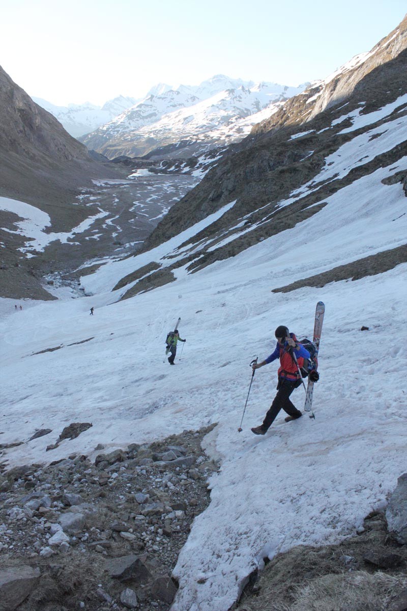 La première langue de neige au niveau de la cascade