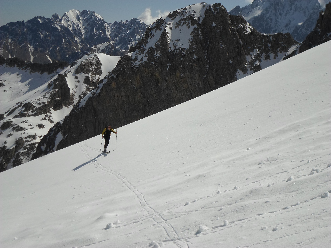 Salendo alla Testa di Tablasses prima dell'ominimo Passo.
