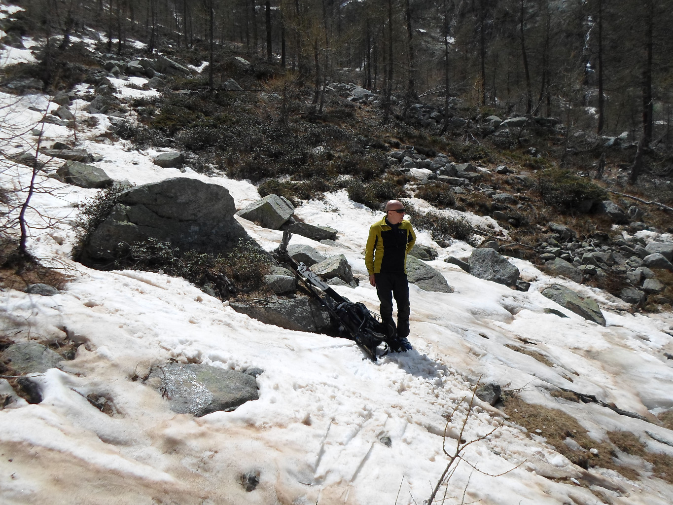 Sino alle ultime chiazze di neve nella discesa dalla Testa di Tablasses. Quota 1900.