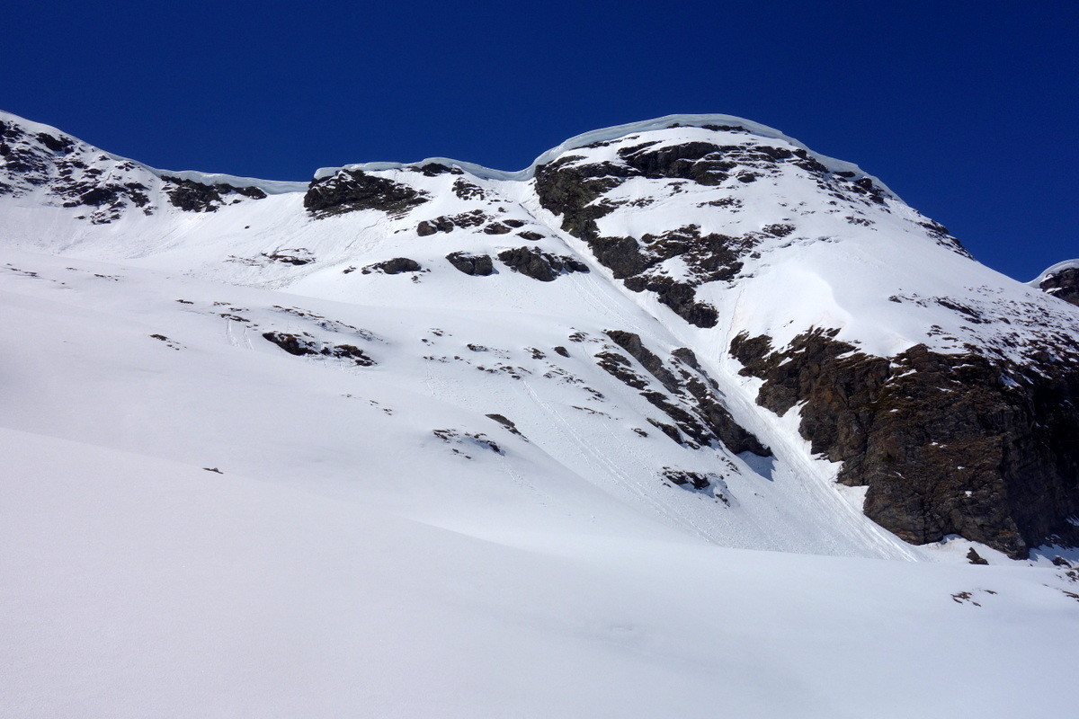 Couloir du String, barré par une belle corniche